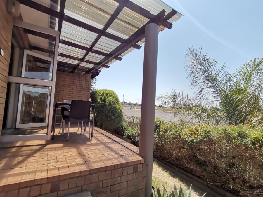 2 Bedroom Property for Sale in Oakglen Western Cape
